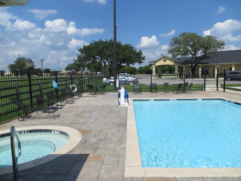 Hotel Texas Cuero Exterior photo
