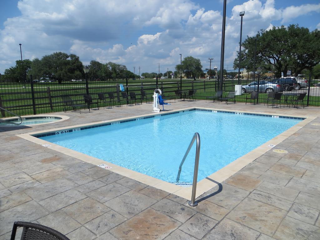 Hotel Texas Cuero Exterior photo