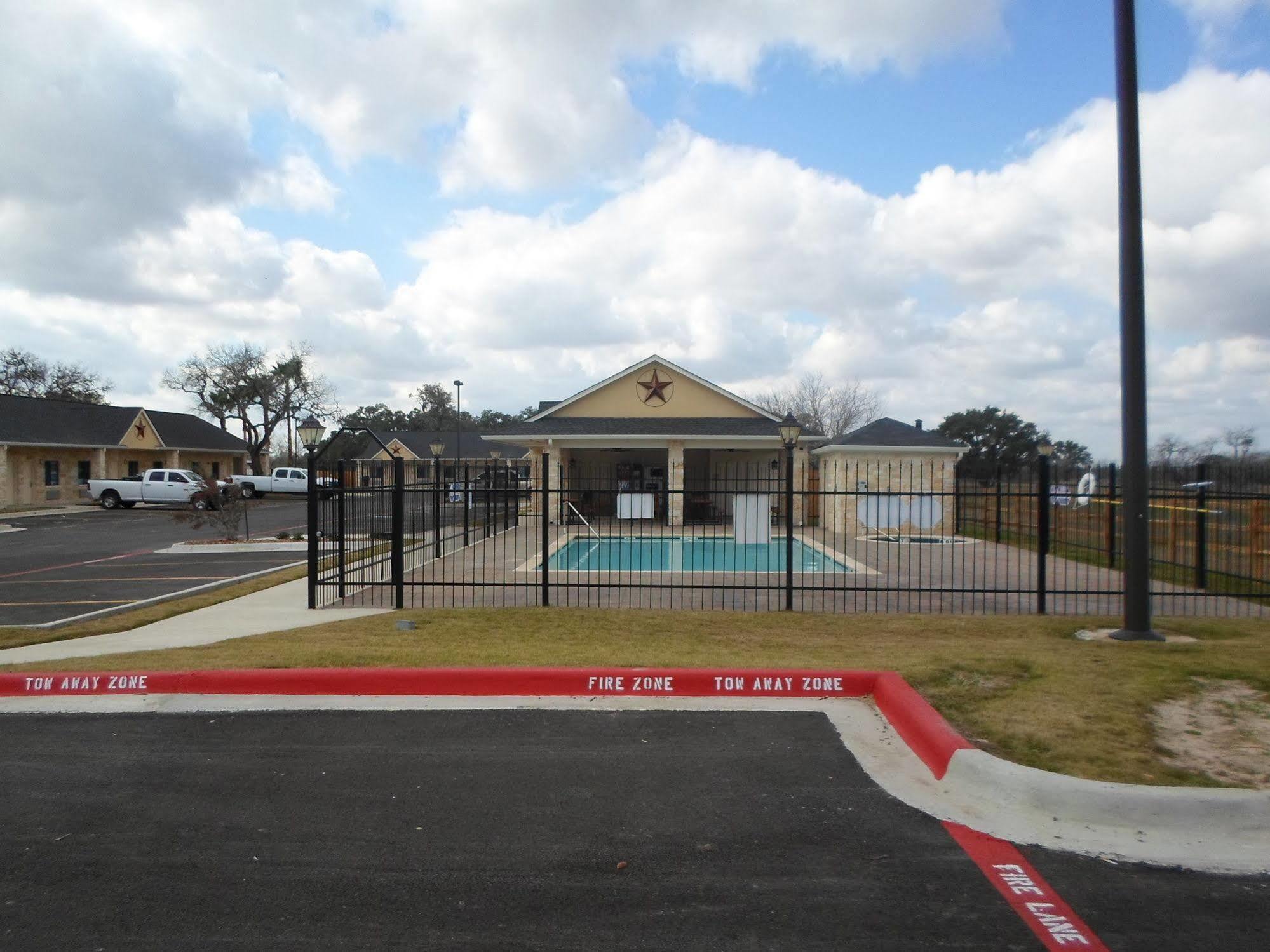 Hotel Texas Cuero Exterior photo